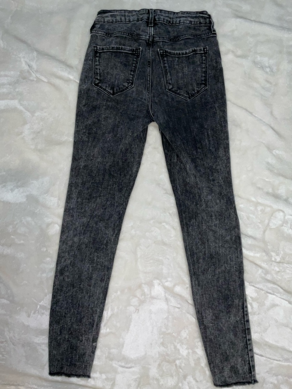 Old Navy Rockstar Super Skinny Black Acid-Wash Jeans - Picture 2 of 7